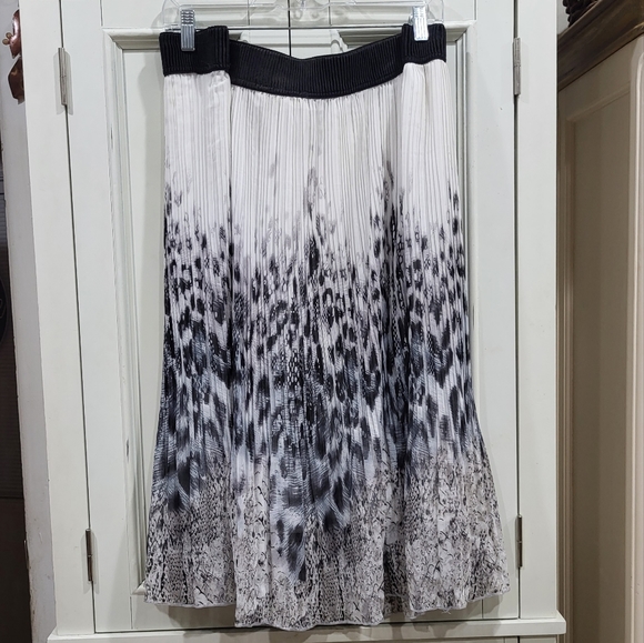 Studio West White & Black Skirt - Picture 2 of 4